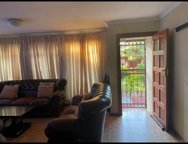 3 BEDROOM FREESTANDING FOR SALE IN SOSHANGUVE DD